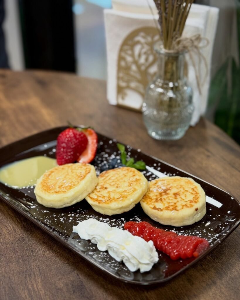 High-Protein Cottage Cheese Pancakes with Berries