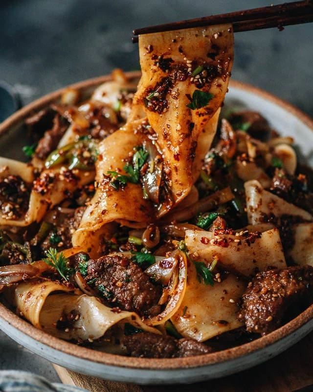 Spicy Chili Oil Beef and Wide Flat Noodles